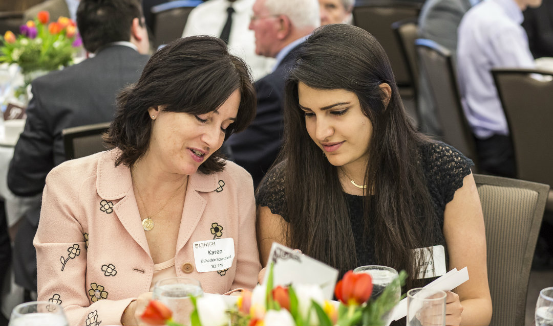 Karen Shihadeh Schaufeld ’83 and Lama Nassar ’16 at the scholarship dinner