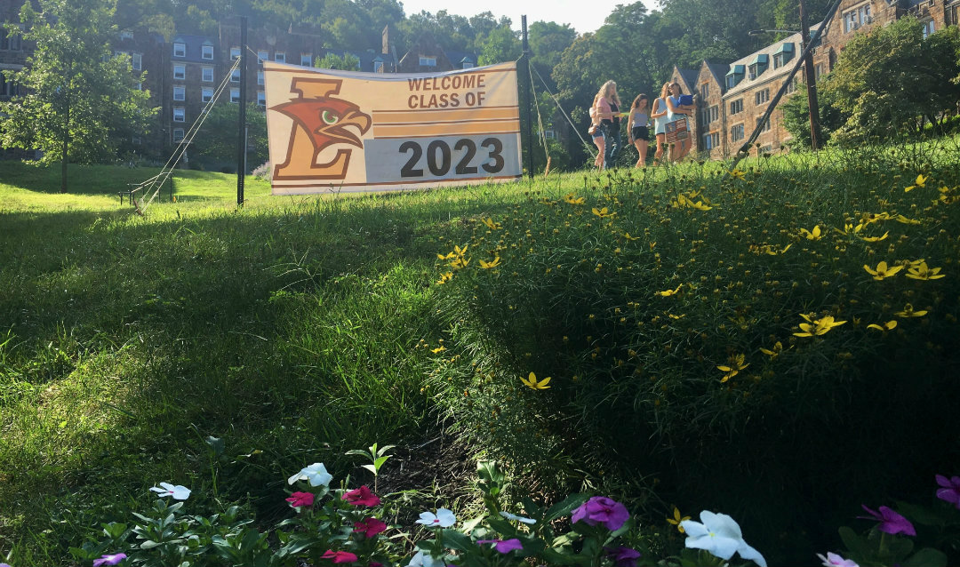 A banner welcomes the Class of 2023 to Lehigh.