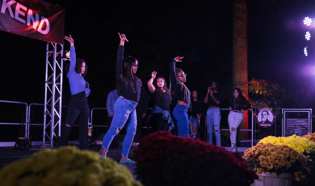 Lehigh students perform at Brown & White BBQ. 