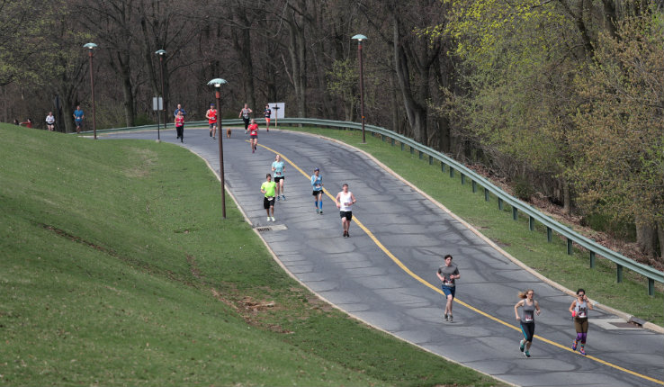Runners in 5K race on Lehigh University's Mountaintop Campus