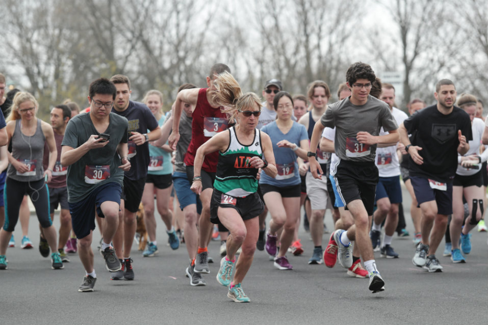 Runners at start of Lehigh graduate student 5K