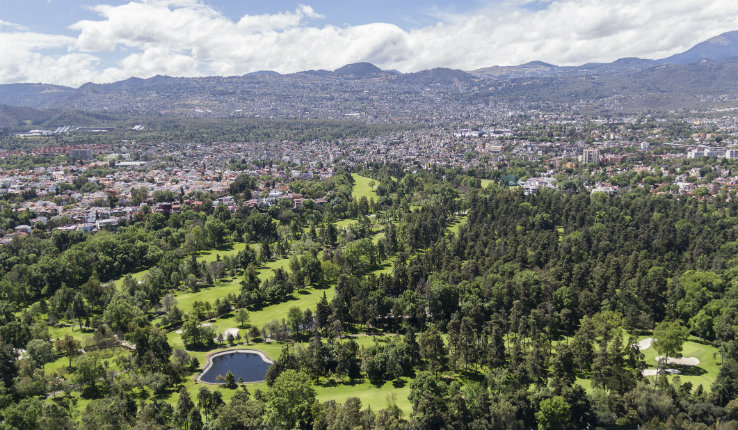Aerial view of the green of a golf club in Tlalpan, Mexico City. 