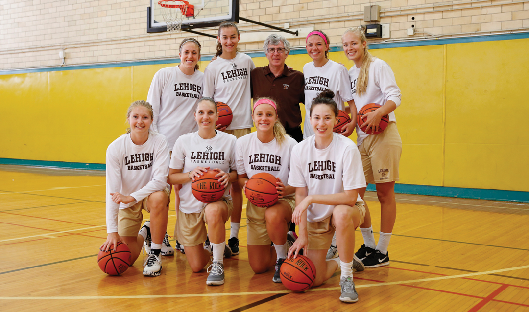 Simon gathers with the women's basketball team