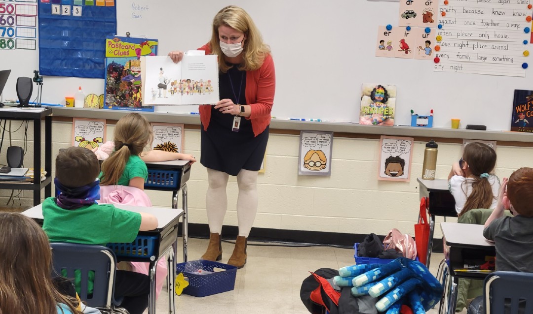 Bridget O'Connell reads to students