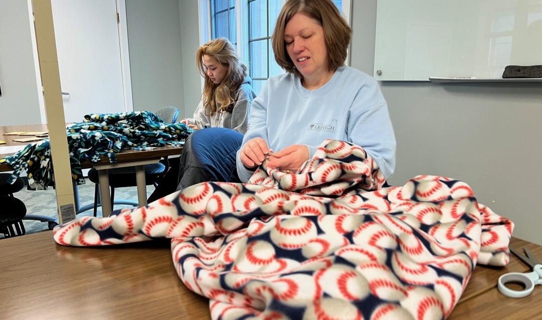 Carol Hill makes a no-sew blanket