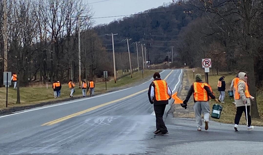 Volunteers pick up trash on College Drive