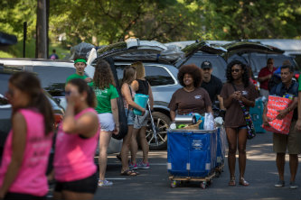 Lehigh_University_move-in_day_2017_parking_lot