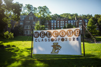 Lehigh_University_move-in_day_Class_of_2021_sign
