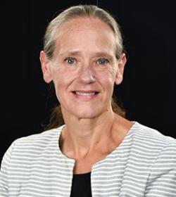 Jennifer Ryan headshot
